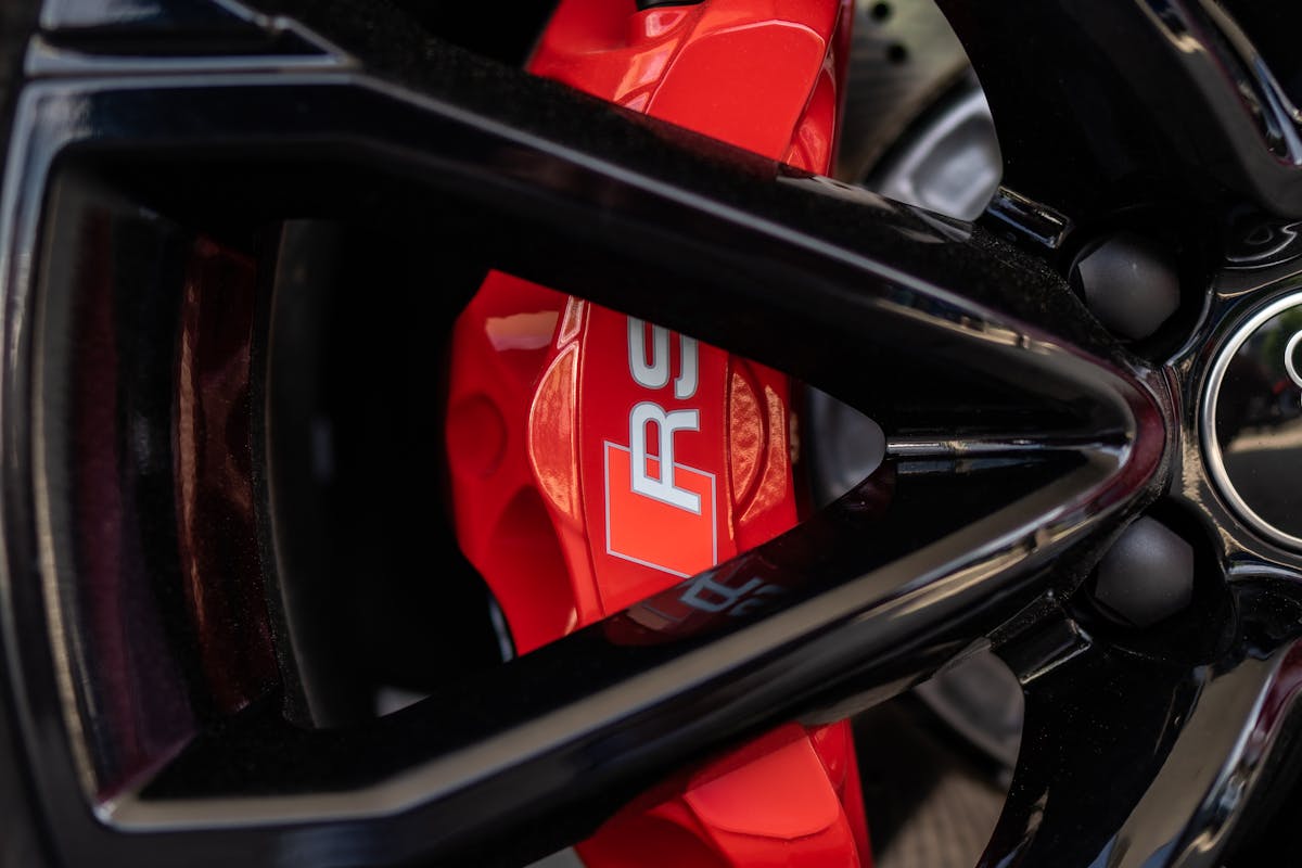 Schleifendes Geräusch beim Bremsen