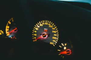 Kühlmittel Warnleuchte rot – Motor sofort abstellen oder langsam weiterfahren