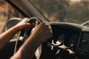 Halten in zweiter Reihe: Wann es erlaubt ist und wann nicht