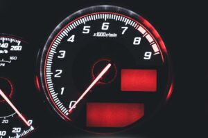 Opel Insignia zeigt Kühlmittelwarnung bei voller Anzeige - Sensor, Stecker oder Ausgleichsbehälter