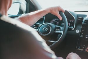 Überholen von Radfahrern in der Prüfung: Was Fahrschüler beachten müssen