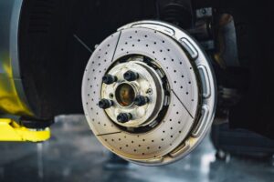 Audi A3 zieht beim starken Bremsen nach links - Bremse, Reifen oder Fahrwerk