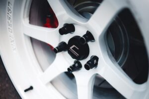Auto macht beim Ausrollen ein schleifendes Geräusch, das beim Bremsen verschwindet