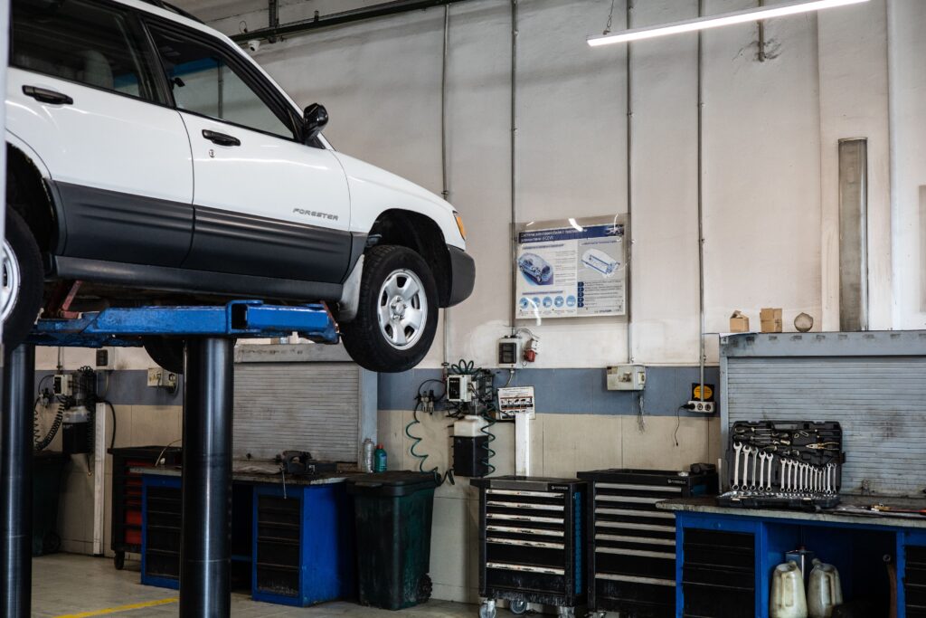 Selbst schrauben am Auto Welche Reparaturen ohne Werkstatt möglich sind und wo die Grenzen liegen