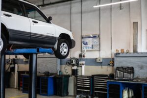 Selbst schrauben am Auto Welche Reparaturen ohne Werkstatt möglich sind und wo die Grenzen liegen