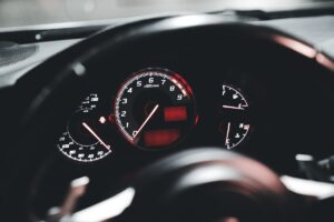Auto macht nach dem Start ein Klickern aus dem Armaturenbrett - Stellmotor oder Relais