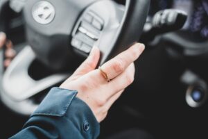 Pferdeanhänger schaukelt auf der Autobahn - Beladung, Reifen oder Tempo