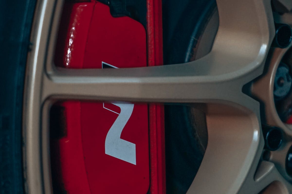 Bremsen nach Standzeit fest – wann es harmlos ist und wann nicht