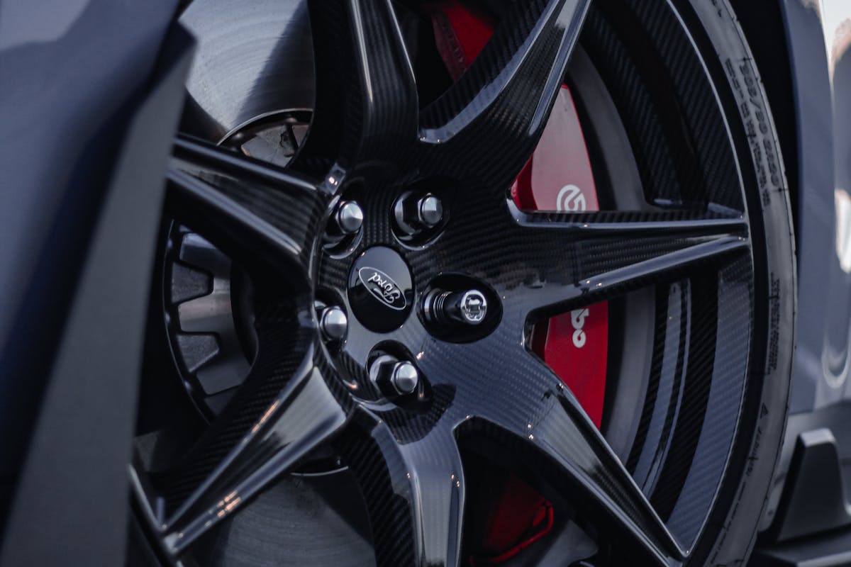 Bremsen fühlen sich hart an – was steckt dahinter und wie reagierst du richtig?