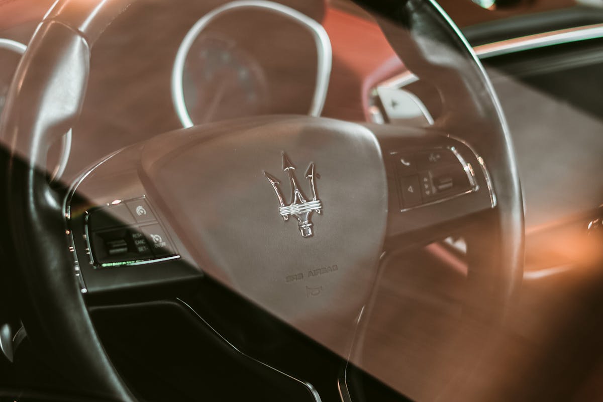 Windgeräusche am Spiegel – was dahintersteckt