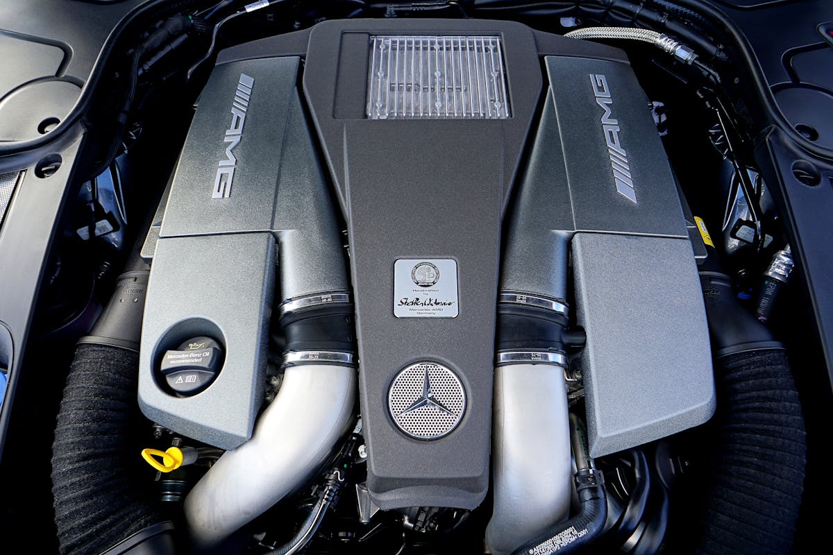 Auto raucht aus dem Motorraum – nicht immer ist es gleich ein Brand