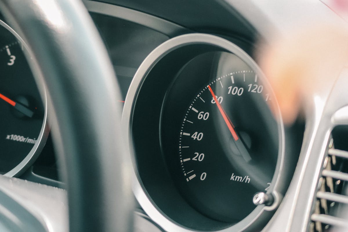 Kühlerschlauch hart und unter Druck – was das bedeutet kann