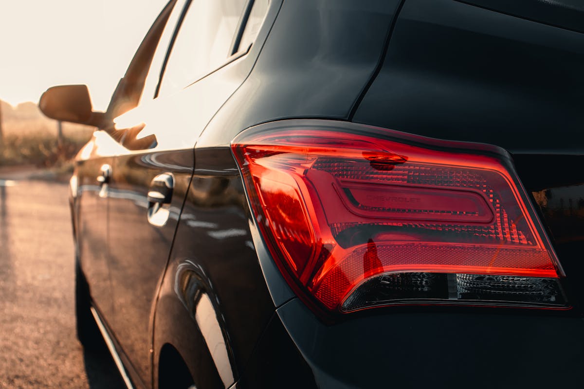 Innenraumlicht flackert – Die Ursache finden: Batterie, Kontakt oder Steuergerät?