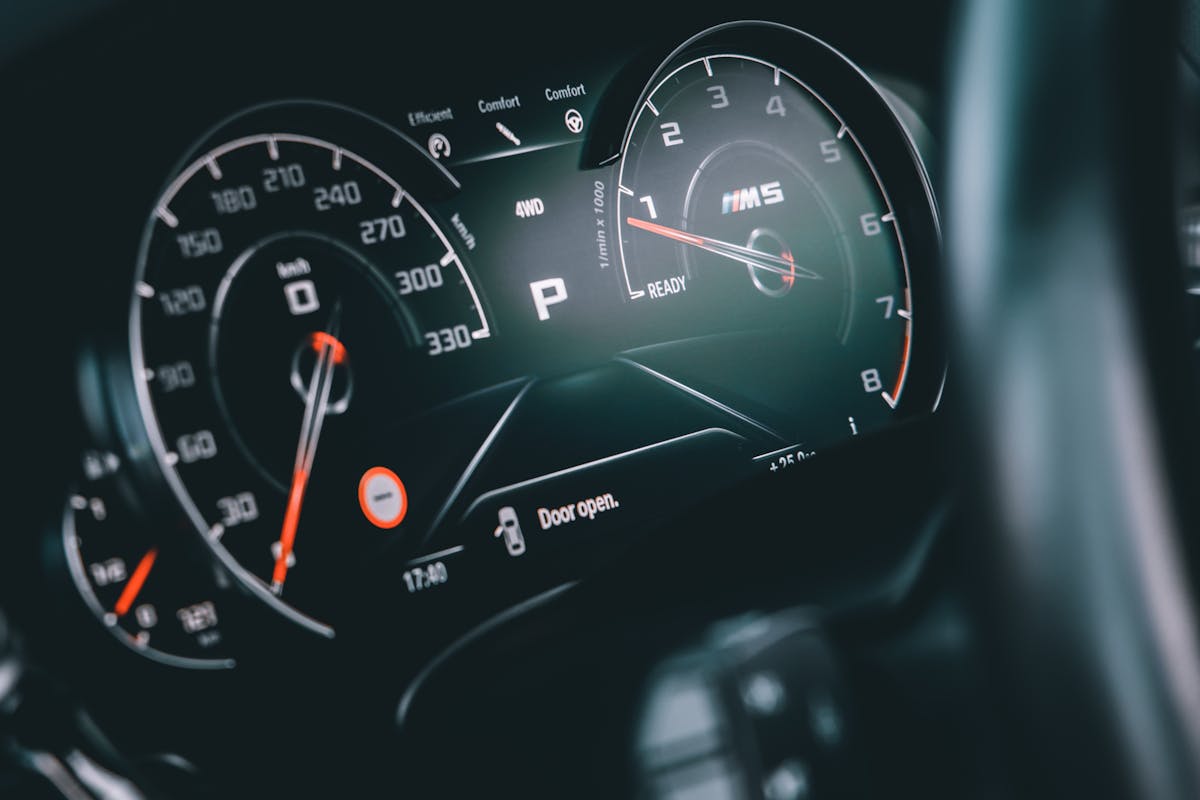 Auto startet nur mit Gas – ernstes Warnsignal und was man dagegen tun kann