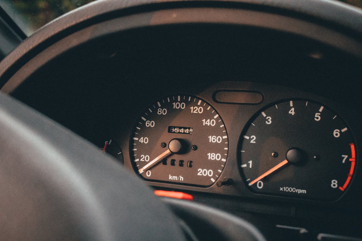 Auto startet nicht nach Batterieabklemmen? Lösungen und Tipps!